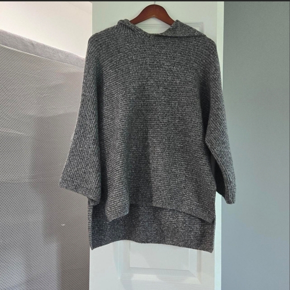 Old Navy Sweaters - Old Navy Gray Knitted hooded sweater